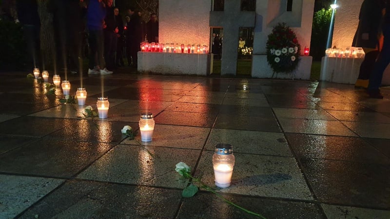 Ruže i lampioni za nesretno preminule mlade Posušja